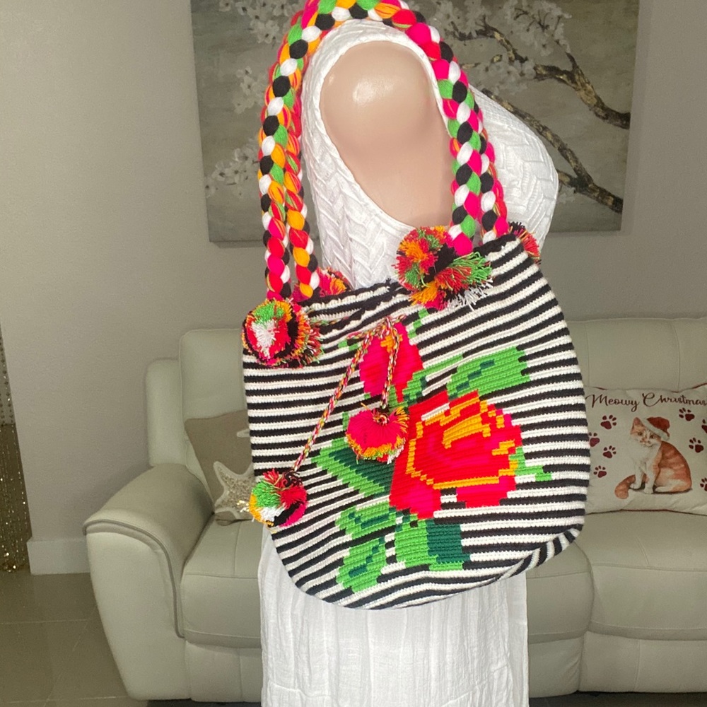Wayuu Mochila Bag - Red Roses - Picture 3 of 4